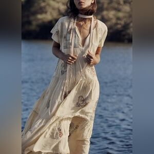 Zara Limited Edition Embroidered Dress Size M Butter Yellow Floral Short Sleeve